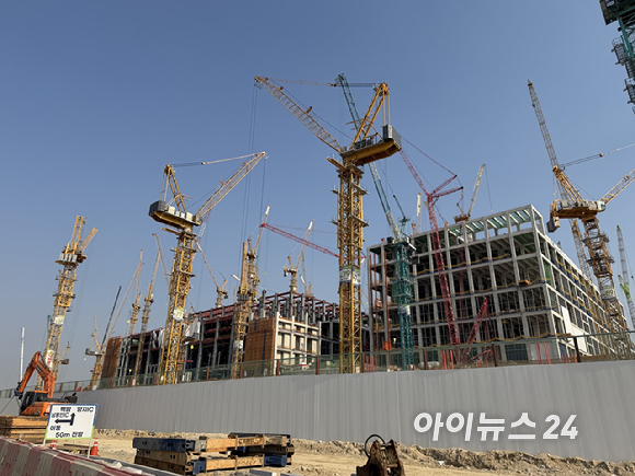 경기 용인시 처인구에 건설 중인 SK하이닉스 용인 반도체 클러스터 1기 팹(공장). [사진=권서아 기자]