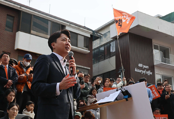개혁신당 이준석 대선후보가 7일 오후 대전 유성구 한국과학기술원(KAIST)에서 재학생들과 '2030 현장 청취' 간담회를 하고 있다. 2025.5.7 [사진=연합뉴스]