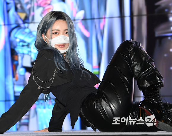 가수 수빈(치키타)이 14일 오전 서울 동대문 JW메리어트 호텔에서 열린 TV CHOSUN 새 예능프로그램 '부캐전성시대' 제작발표회에서 포토타임을 갖고 있다. [사진=정소희 기자]