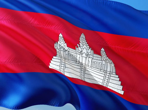 캄보디아에서 한국인을 겨냥한 납치&middot;감금&middot;살인 등 강력 범죄가 잇따르는 가운데, 현지 관광업계가 한국 정부의 대응에 유감을 드러냈다. 사진은 캄보디아 국기. [사진=픽사베이@jorono]