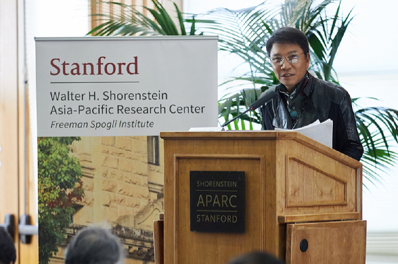 이수만 SM엔터테인먼트 총괄 프로듀서가 20일(현지시간) 미국 스탠퍼드 대학교에서 열린 한국학 컨퍼런스에서 연설을 하고 있다. [사진=SM엔터테인먼트]