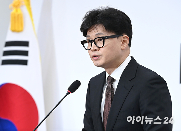 지난해 12월 한동훈 당시 국민의힘 대표가 국회에서 당대표직 사퇴 발표 기자회견을 하고 있다. [사진=곽영래 기자]