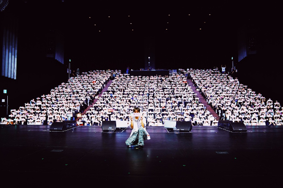 배우 박지훈이 팬미팅을 통해 팬들을 만나고 있다. [사진=YY엔터테인먼트]