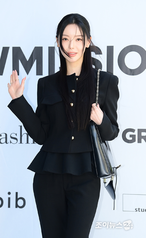 가수 세리가 24일 오후 서울 성동구 성수동 더블유미션에서 열린 홀리넘버세븐 X 코타로 타니야마 콜라보 팝업 오프닝 행사에 참석하고 있다. [사진=정소희 기자]