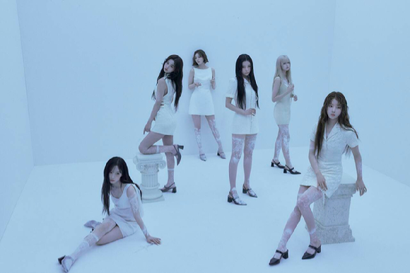 엔믹스 &apos;블루 밸런타인&apos;, 멜론 주간차트 1위…롱런 기세