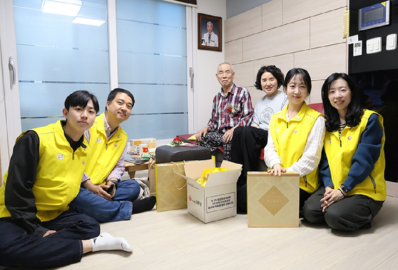 오뚜기봉사단 6.25 참전유공자 위문활동 사진. [사진= 오뚜기]