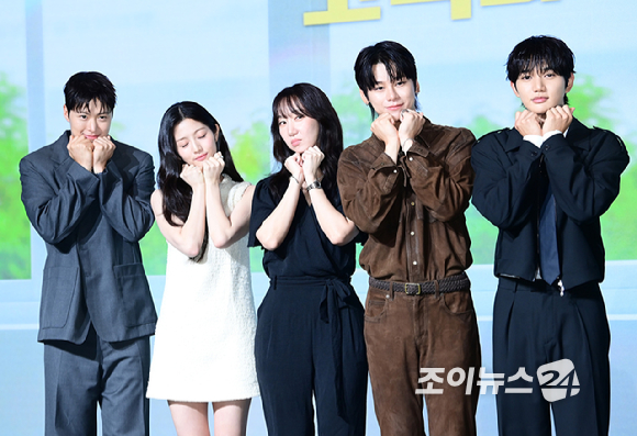 배우 공명-신은수-차우민-윤상현이 25일 오전 서울 마포구 호텔 나루에서 열린 넷플릭스 영화 '고백의 역사'(감독 남궁선) 제작보고회에 참석하고 있다. [사진=정소희 기자]