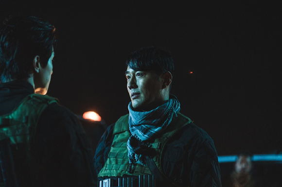 '킬러들의 쇼핑몰' 이동욱 스틸. [사진=디즈니+]
