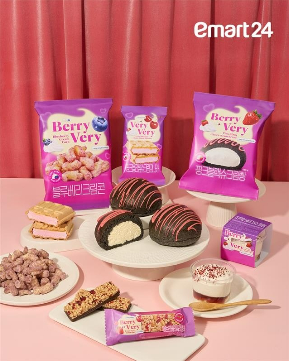 이마트24가 새롭게 출시한 베리&middot;체리 활용 봄 시즌 상품 5종. [사진=이마트24]