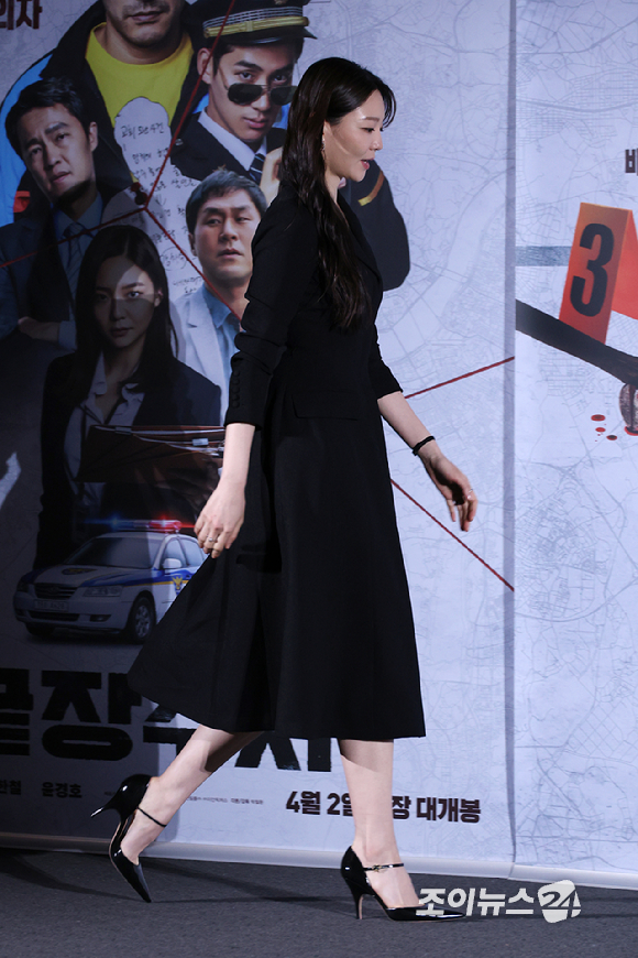 배우 이솜이 9일 오전&nbsp;서울 CGV 용산아이파크몰점에서 열린 영화 '끝장수사'(감독 박철환) 제작보고회에 참석해 포즈를 취하고 있다. [사진=문수지 기자]