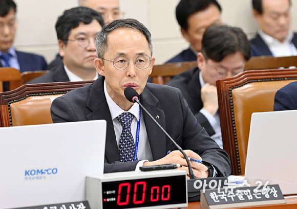 황기연 한국수출입은행장 20일 서울 여의도 국회에서 열린 재정경제기획위원회 국정감사(한국수출입은행 등) 국정감사에서 질의에 답변하고 있다. [사진=곽영래 기자]