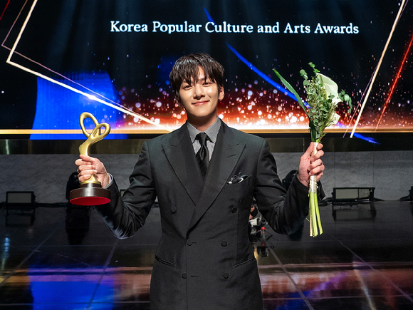 지창욱, 문화체육관광부 장관 표창 수상 &quot;영광스러운 상&quot;