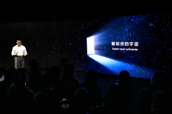 (왼쪽부터)현대 모터스튜디오 베이징에 전시된 비너스 콘셉트와 어스 콘셉트. [사진=현대자동차]