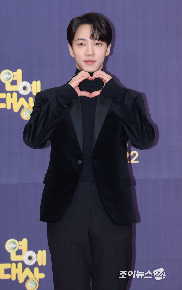 '이기광의 가요광장' 하이라이트 이기광이 24일 오후 서울 영등포구 KBS 신관공개홀에서 열린 '2022 KBS 연예대상' 레드카펫 행사에 참석하고 있다. [사진=정소희 기자]