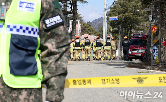 이영수 공군 참모총장이 지난 10일 서울 용산구 국방부에서 열린 공군 KF-16 전투기 오폭사건 기자회견에서 사과하고 있다. [사진=연합뉴스]
