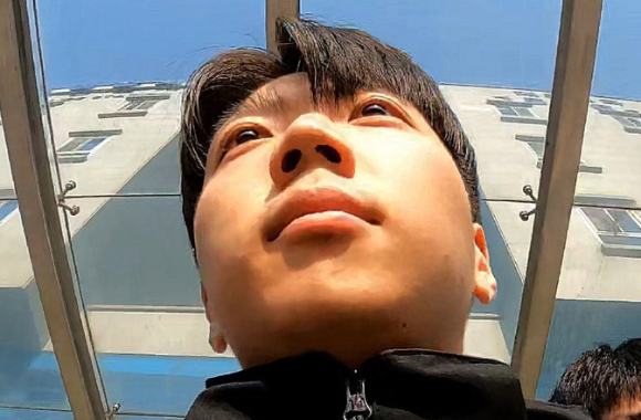 살인&middot;살인미수 혐의를 받는 장윤기(23) 씨가 14일 오전 광주 서부경찰서에서 검찰로 송치되고 있다. [사진=연합뉴스]