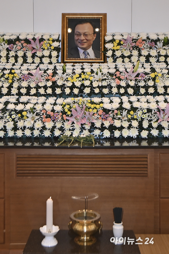 27일 오전 서울 종로구 서울대학교병원 장례식장에 故 이해찬 전 국무총리의 빈소가 마련되어 있다. [사진=곽영래 기자]