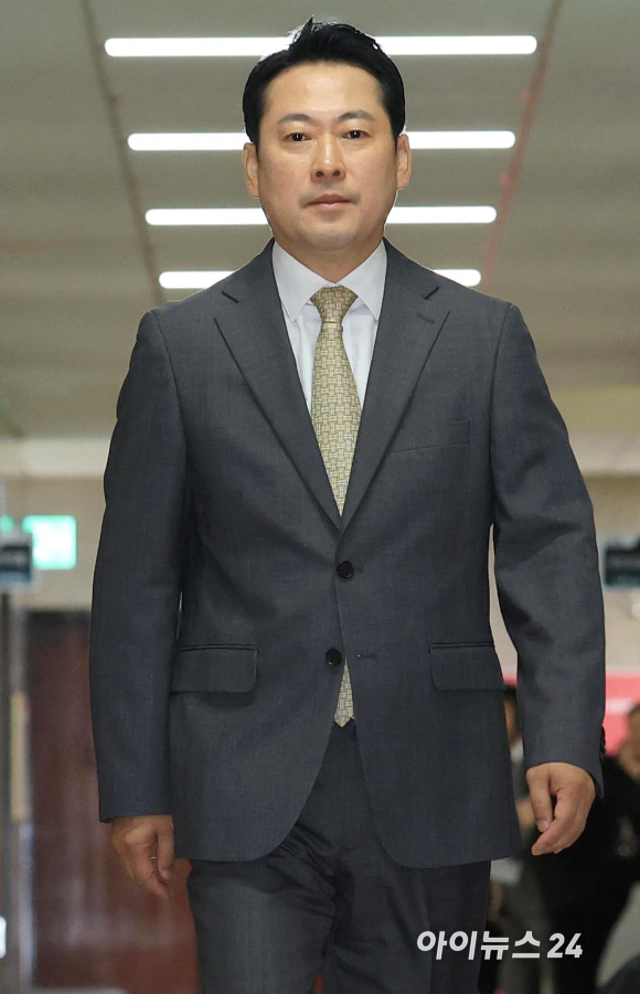 장동혁 국민의힘 신임 당대표가 26일 오전 서울 여의도 국회에서 열린 기자회견에 참석하고 있다. [사진=곽영래 기자]