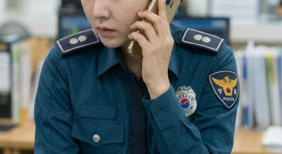 경북 포항 한 파출소에서 남성 경찰관이 실습 여성 경찰관을 상대로 성희롱을 했다는 의혹이 제기됐다. 본 기사와 무관한, AI 생성 이미지. [사진=제미나이 생성 이미지]