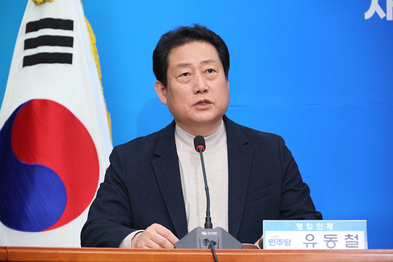 14일 국회에서 열린 더불어민주당 인재환영식에서 18호 인재로 영입된 유동철 동의대 사회복지학과 교수가 발언하고 있다. 2024.2.14 [사진=연합뉴스]