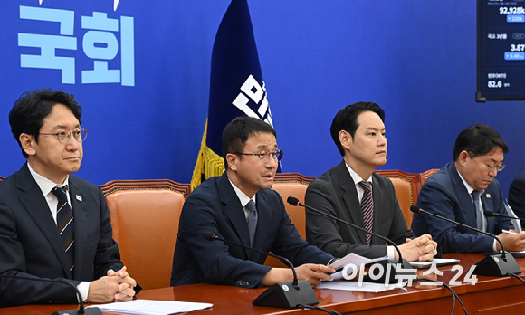 한병도 더불어민주당 당대표 직무대행 겸 원내대표가 28일 서울 여의도 국회에서 열린 원내대책회의에서 발언하고 있다. [사진=곽영래 기자]