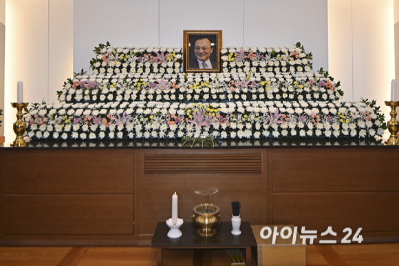 27일 오전 서울 종로구 서울대학교병원 장례식장에 故 이해찬 전 국무총리의 빈소가 마련되어 있다. [사진=곽영래 기자]