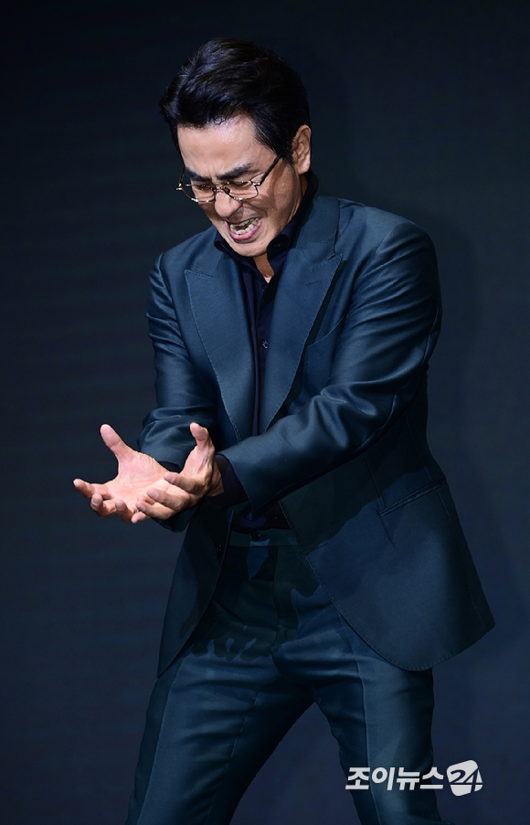 배우 류승룡이 8일 오전 서울 영등포구 콘래드 서울에서 열린 디즈니+의 오리지널 시리즈 '파인: 촌뜨기들' 제작발표회에 참석하고 있다. [사진=정소희 기자]