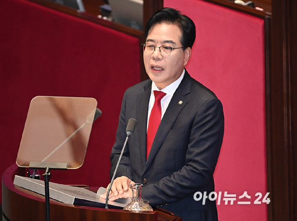 송언석 국민의힘 원내대표가 10일 서울 여의도 국회 본회의에서 교섭단체 대표 연설을 하고 있다. [사진=곽영래 기자]