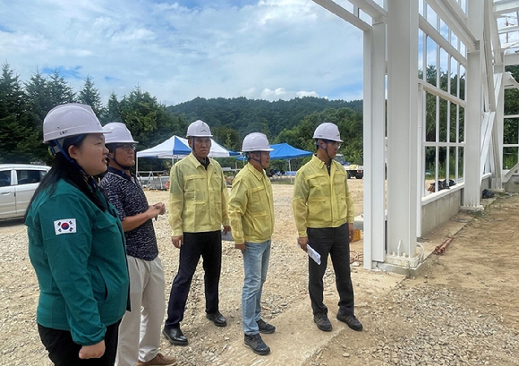 국립한국자생식물원 건설현장에서 안전검검이 실시되고 있다. [사진=한국수목원정원관리원]