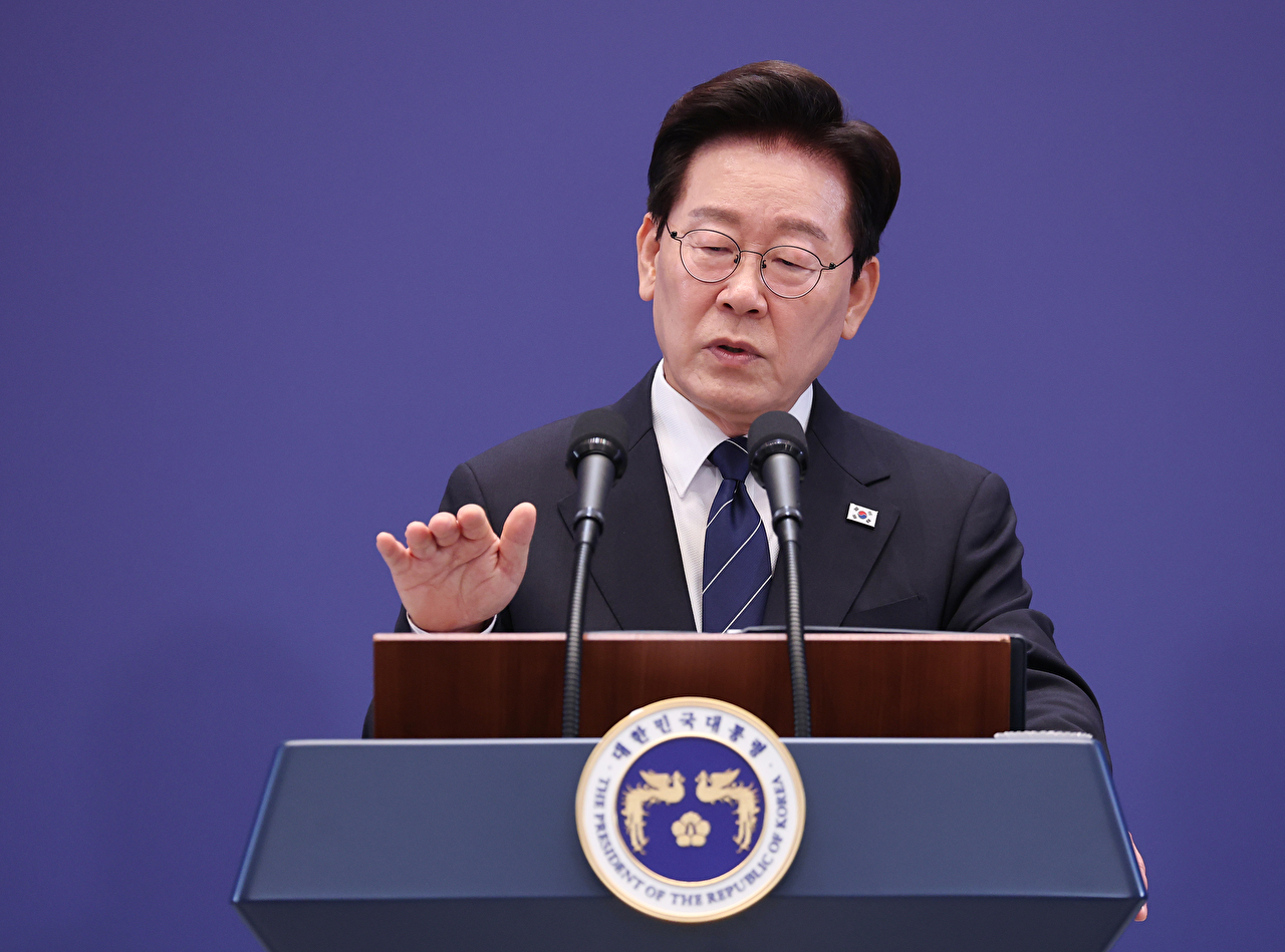 이재명 대통령이 18일 청와대 영빈관에서 열린 기자회견에서 취재진의 질문을 듣고 있다. 2026.9.18 [사진=연합뉴스]
