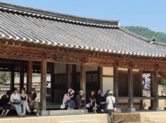 배우 전미도가 영화 '왕과 사는 남자' 촬영을 준비하고 있다. [사진=(주)쇼박스]