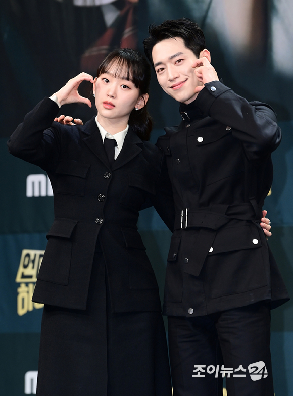 배우 진기주와 서강준이 20일 오후 서울 마포구 상암동 MBC사옥에서 열린 MBC 금토드라마 '언더커버 하이스쿨' 제작발표회에 참석하고 있다. [사진=정소희 기자]