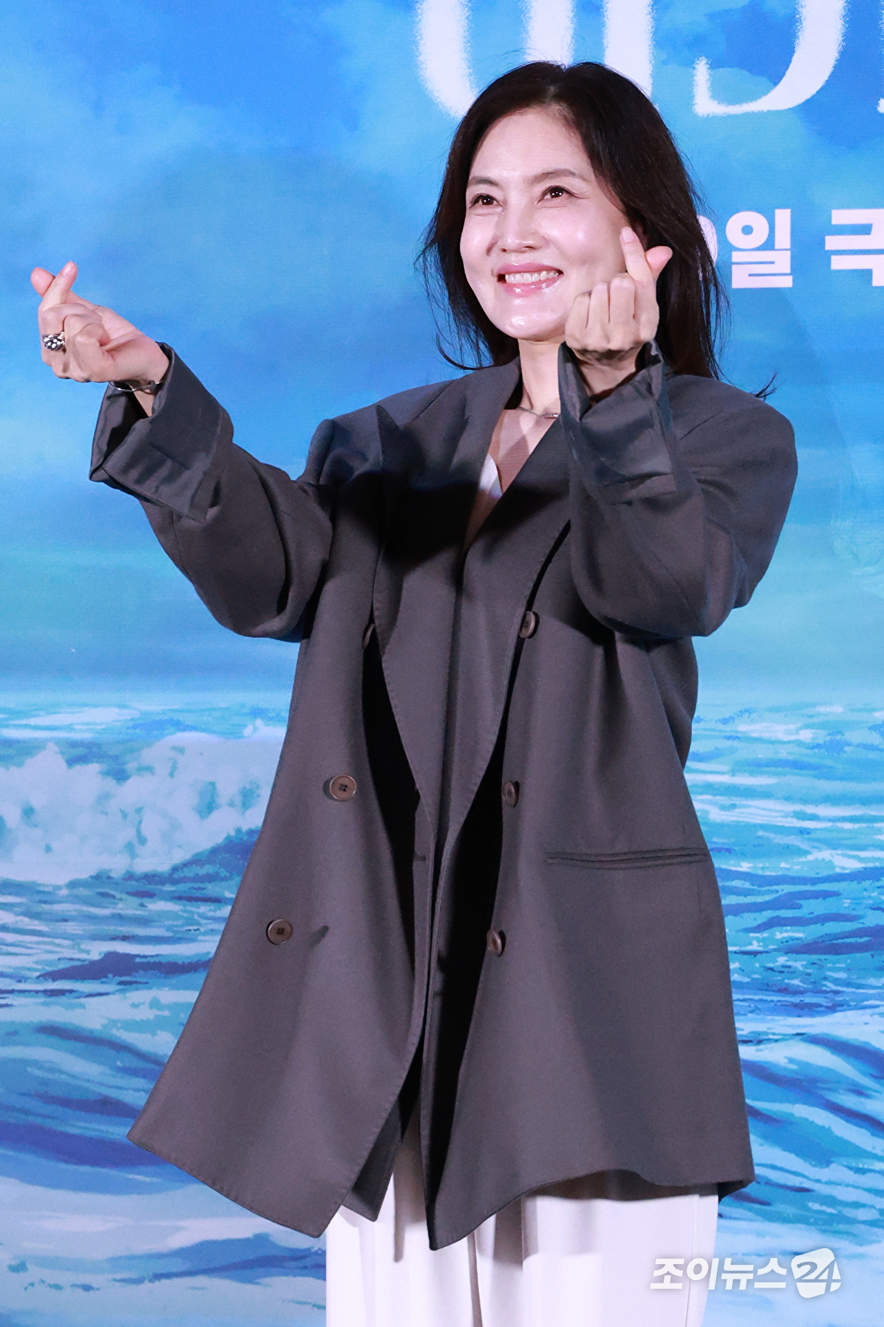 배우 김선영이 26일 오후 서울 용산구 CGV 용산아이파크몰점에서 진행된 애니메이션 '아가미'(감독 안재훈) 언론시사회에 참석해 포즈를 취하고 있다. [사진=문수지 기자]