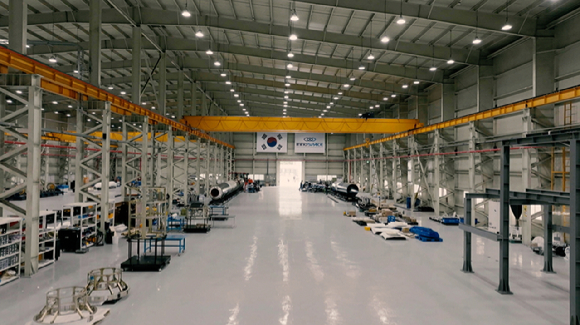 이산화탄소가 녹아 있는 물(탄산수)를 이용해 30종의 금속 원소를 포함하는 나노 입자를 형성하는 과정. [사진=UNIST]