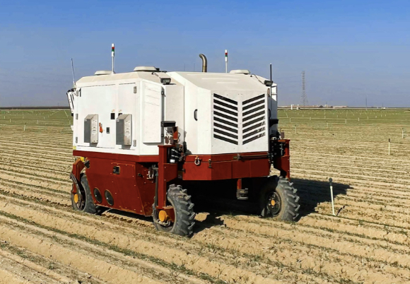 카본 로보틱스가 대형 농장을 위한 자율주행 잡초제거 로봇을 선보여 주목을 받고 있다 [사진=카본 로보틱스]