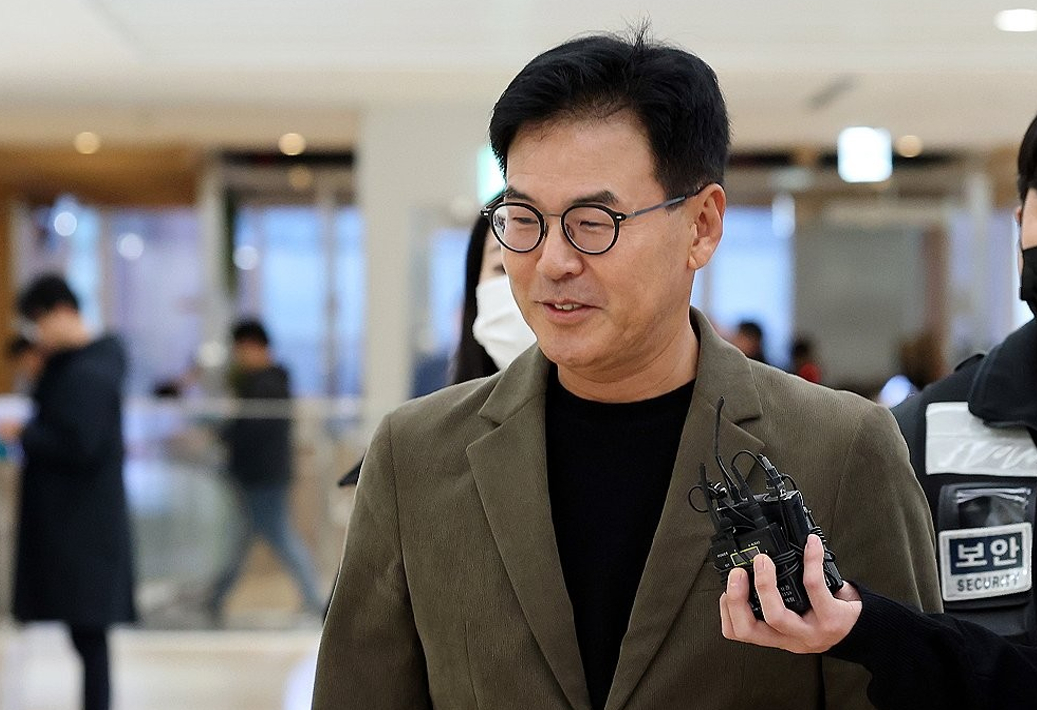 오세훈 서울시장이 22일 서울 서초구 서울중앙지방법원에서 열린 정치자금법 위반 혐의 1심 선고 공판 후 법원을 나서고 있다. [사진=사진공동취재단]