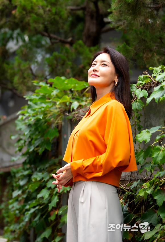 뮤지컬 배우 김선영이 8월 17일 JTBC 토일드라마 '킹더랜드' 종영 인터뷰에 앞서 포즈를 취하고 있다. [사진=곽영래 기자]