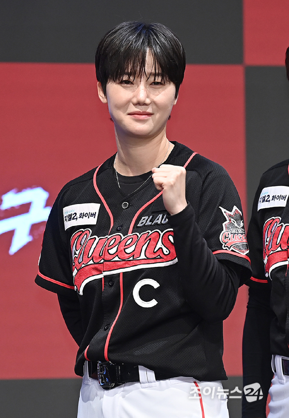 전 핸드볼선수 김온아가 25일 서울 구로구 더 세인트 신도림에서 열린 채널A 야구여왕' 제작발표회에서 포즈를 취하고 있다. [사진=곽영래 기자]