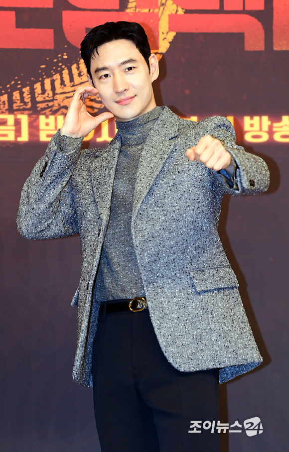 배우 이제훈이 18일 오후 서울 양천구 목동 SBS에서 열린 SBS 새 금토드라마 '모범택시3' 제작발표회에 참석하고 있다. [사진=정소희 기자]