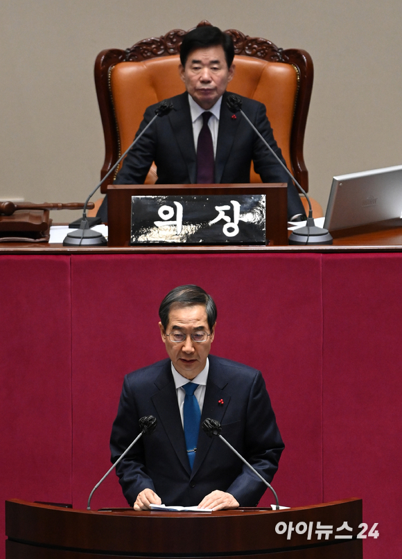 한덕수 국무총리가 24일 새벽 서울 여의도 국회에서 열린 제401회 국회(임시회) 제3차 본회의에서 인사말을 하고 있다. [사진=김성진 기자]