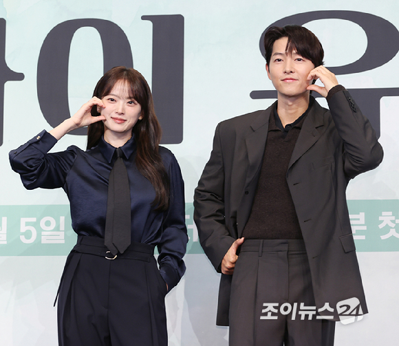 배우 천우희와 송중기가 4일 오후 서울 구로구 신도림 더 링크 호텔에서 열린&nbsp;JTBC 금요시리즈 '마이 유스' 제작발표회에 참석하고 있다. [사진=정소희 기자]