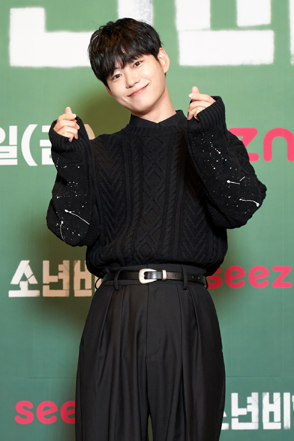 배우 한세진이 22일 온라인으로 진행된 OTT seezn 오리지널 '소년비행' 제작발표회에 참석해 포즈를 취하고 있다. [사진=seezn]