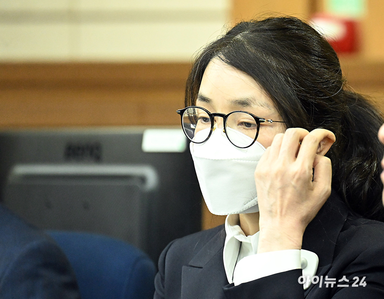 윤석열 전 대통령의 배우자 김건희 여사가 지난 9월 24일 서울 서초동 서울중앙지법에서 열린 김 여사의 특정범죄가중처벌법상 알선수재 및 자본시장법·정치자금법 위반 등 사건 첫 재판에 출석하고 있다. 2025. 9. 24. [사진=사진공동취재단]