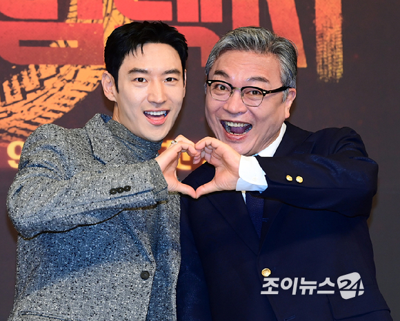 배우 이제훈과 김의성이 18일 오후 서울 양천구 목동 SBS에서 열린 SBS 새 금토드라마 '모범택시3' 제작발표회에 참석하고 있다. [사진=정소희 기자]