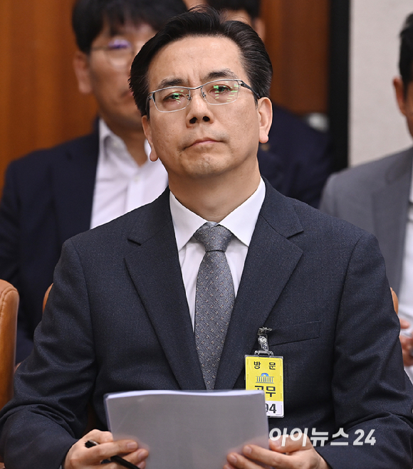 이한우 현대건설 대표이사가 20일 서울 여의도 국회 국토교통위원회에서 열린 GTX-A 삼성역 공사 현장 철근 누락 관련 현안 질의에 참석하고 있다. [사진=곽영래 기자]