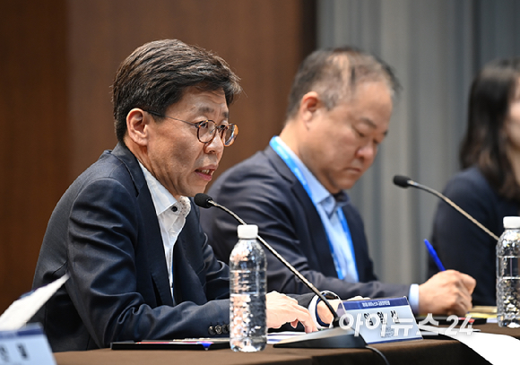 '제5회 아이뉴스24 금융정책포럼'이 '새 정부의 금융정책 방향을 묻는다'를 주제로 19일 서울 중구 은행회관 국제회의실에서 열렸다. 패널토론에서 임일섭 예금보험공사 예금보험연구소장이 발언하고 있다. [사진=곽영래 기자]