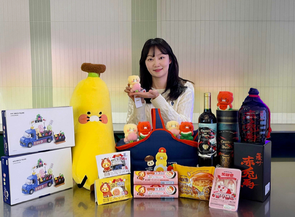 GS25는 '붉은 말의 해'를 맞이해 말(馬) 테마 간편식, 주류 등을 선보인다. [사진=GS리테일]