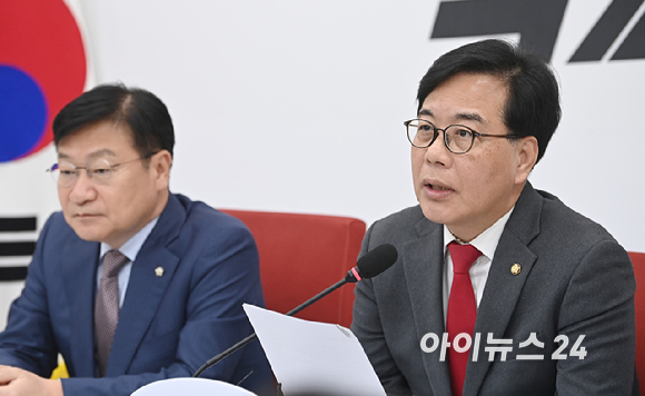 송언석 국민의힘 원내대표가 15일 서울 여의도 국회에서 현안관련 기자간담회를 하고 있다. [사진=곽영래 기자]