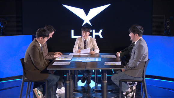 lOl분 토론에서 출연자들이 2022년 LCK 스프링에 대해 의견을 나누고 있다. [사진=라이엇게임즈]