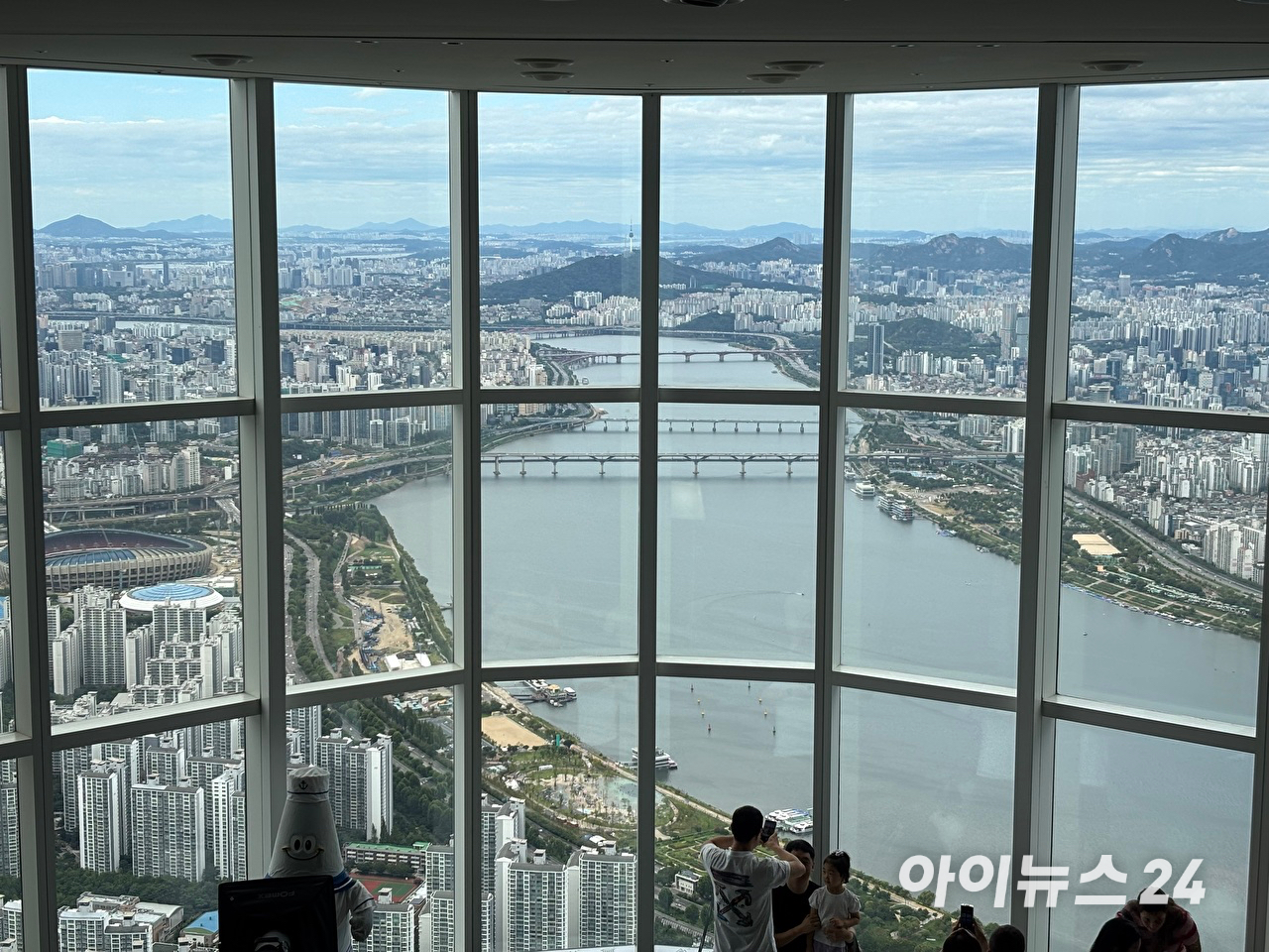 서울 송파구 전망대에서 바라본 강남 아파트 단지 전경. [사진=김민지 기자]